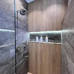 White Star - With Parking