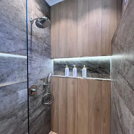 White Star - With Parking