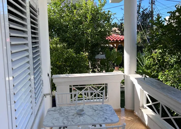 White Star - With Parking Apartment Tirana