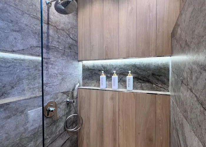 White Star - With Parking