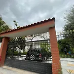 White Star - With Parking شقة