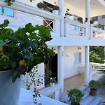 White Star - With Parking Apartment Tirana