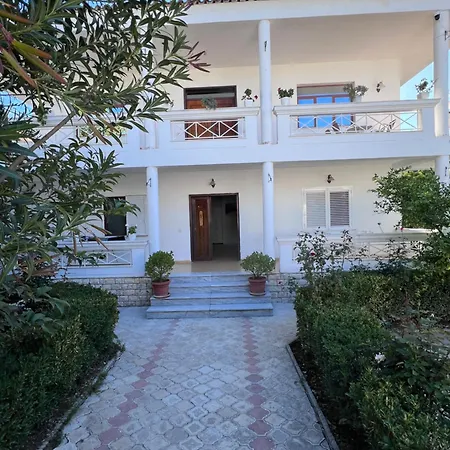 White Star - With Parking Apartament Tirana