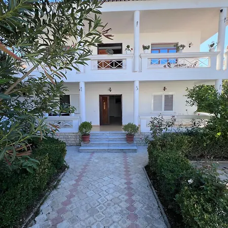 White Star - With Parking *