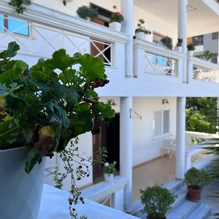 White Star - With Parking Apartament Tirana