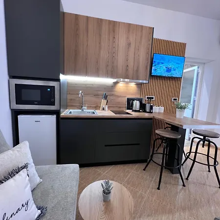 White Star - With Parking شقة تيرانا