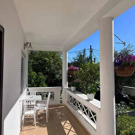 White Star - With Parking شقة *