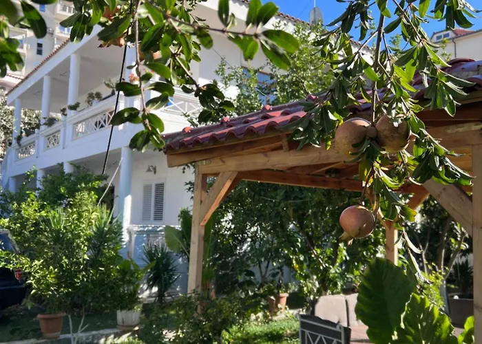 White Star - With Parking *