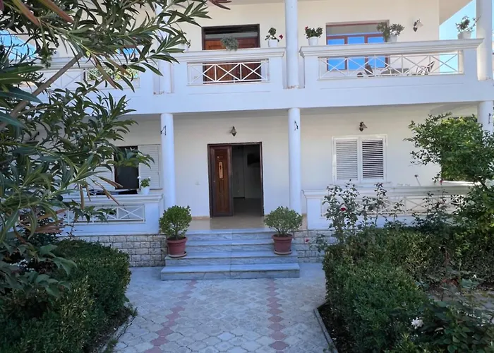 White Star - With Parking Appartement Tirana